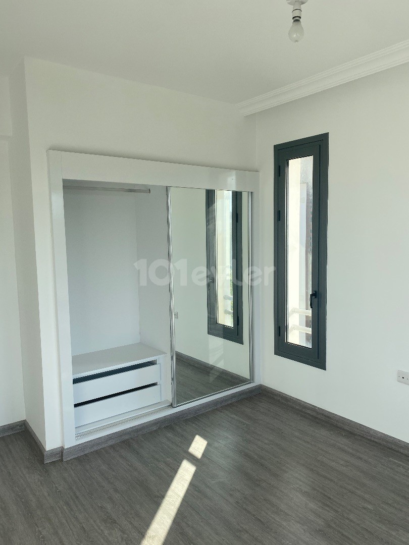 Girne Alsancak Özel Teras Kullanım Alanlı Kiralık EŞYASIZ 2+1 Daire