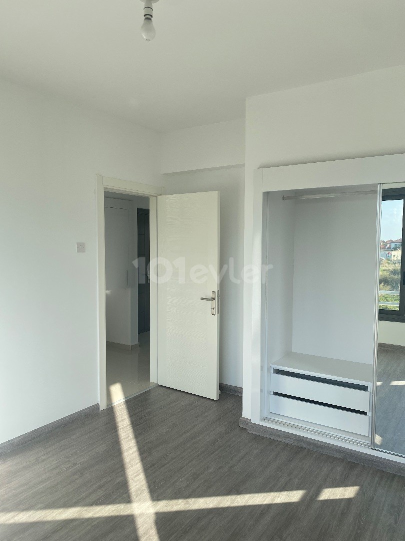 Girne Alsancak Özel Teras Kullanım Alanlı Kiralık EŞYASIZ 2+1 Daire