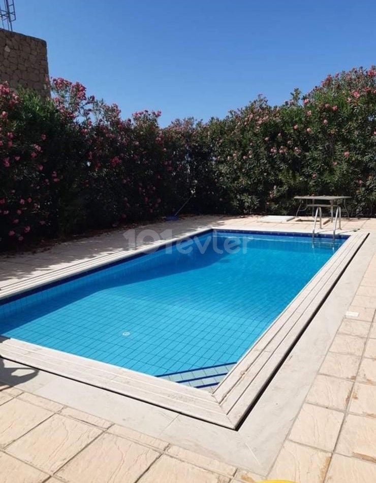 Kyrenia Catalkoy Villa For Sale 4+1