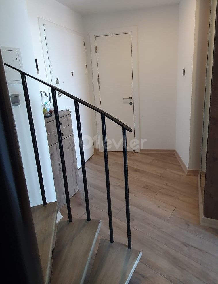 Zu verkaufen Duplex Penthouse 2+1 in Kyrenia Yukari Kyrenia