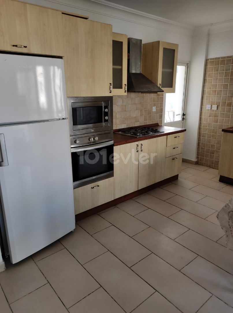 Girne Merkez Kiralık 3+1 Eşyalı Daire