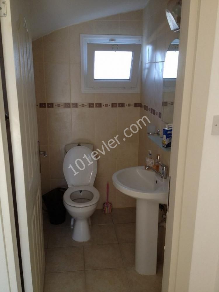 Lapta'da  denize sıfır 3 odalı her oda ensuite lüks eşyalı kiralık villa 