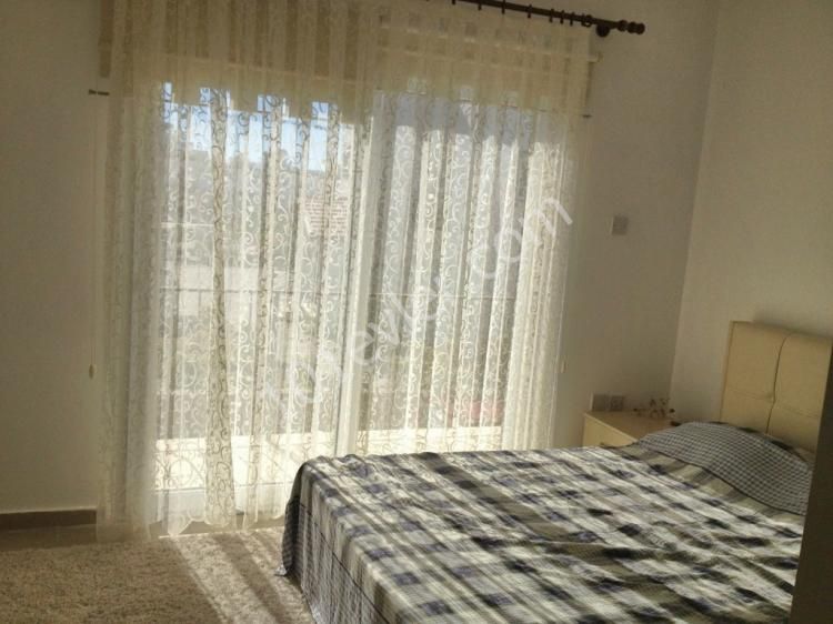 Lapta'da  denize sıfır 3 odalı her oda ensuite lüks eşyalı kiralık villa 