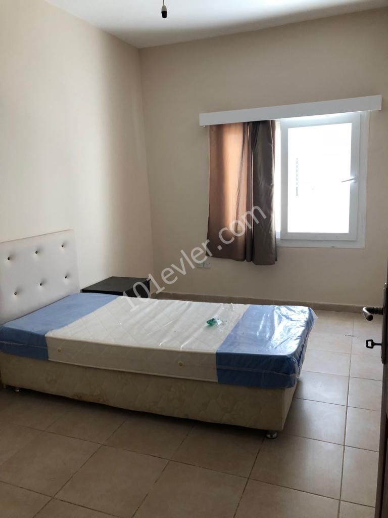 Girne Merkez'de Kaşgar Court yakınında ebebeyn banyolu eşyalı  3+1  kiralık daire 