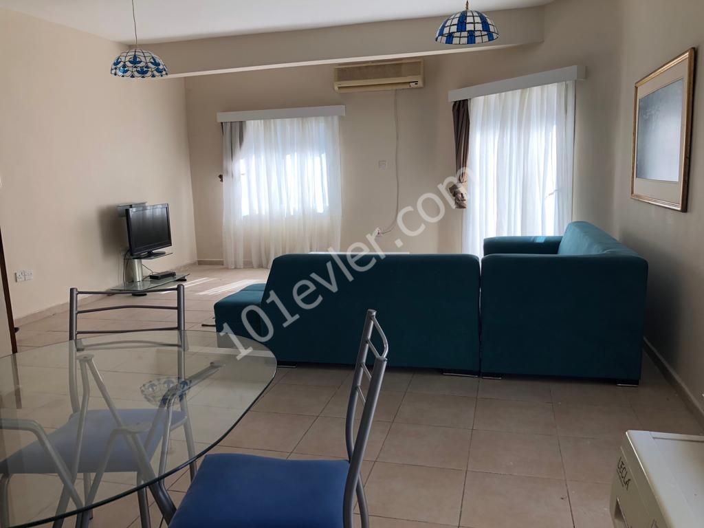 Girne Merkez'de Kaşgar Court yakınında ebebeyn banyolu eşyalı  3+1  kiralık daire 