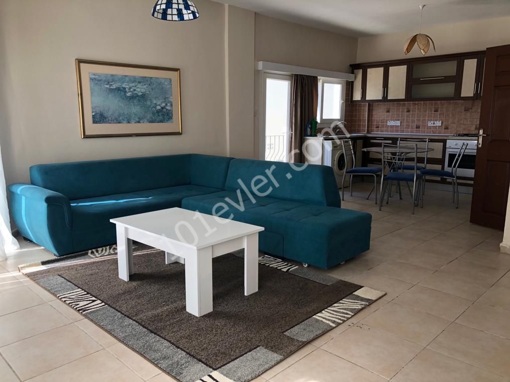 Girne Merkez'de Kaşgar Court yakınında ebebeyn banyolu eşyalı  3+1  kiralık daire 