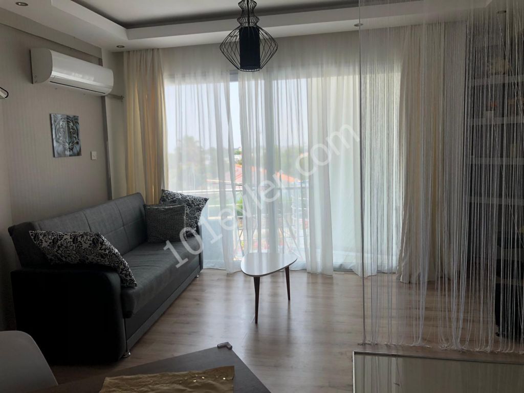 Alsancak'ta anayola yürüyüş mesafesinde Merit Hotel'e 5 dakika sürüş mesafesinde kiralık yeni eşyalı studio daire