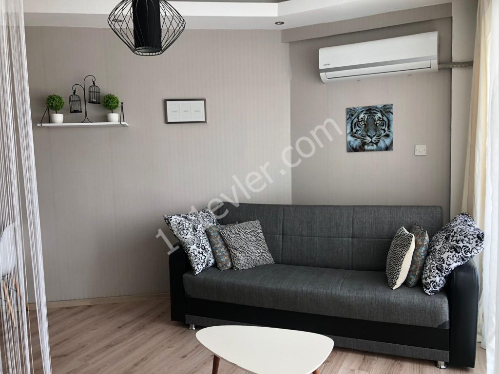 Alsancak'ta anayola yürüyüş mesafesinde Merit Hotel'e 5 dakika sürüş mesafesinde kiralık yeni eşyalı studio daire