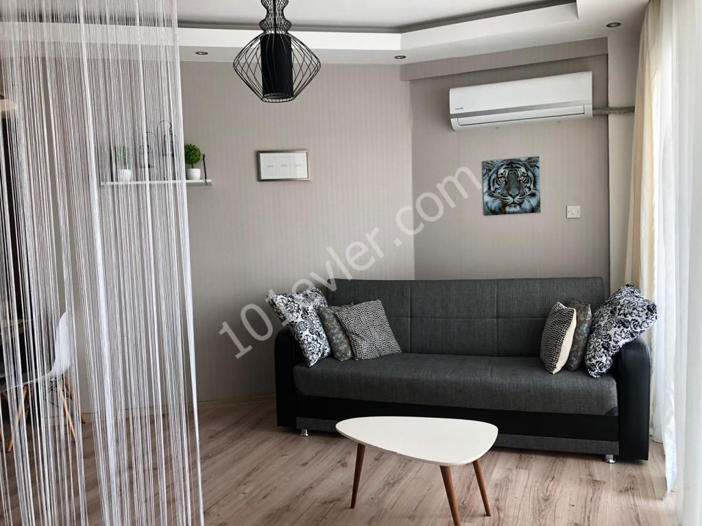 Alsancak'ta anayola yürüyüş mesafesinde Merit Hotel'e 5 dakika sürüş mesafesinde kiralık yeni eşyalı studio daire