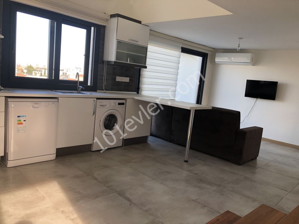 Alsancakta duraklara ve markete yürüyüş mesafesinde  1+1 sıfır eşyalı loft daire