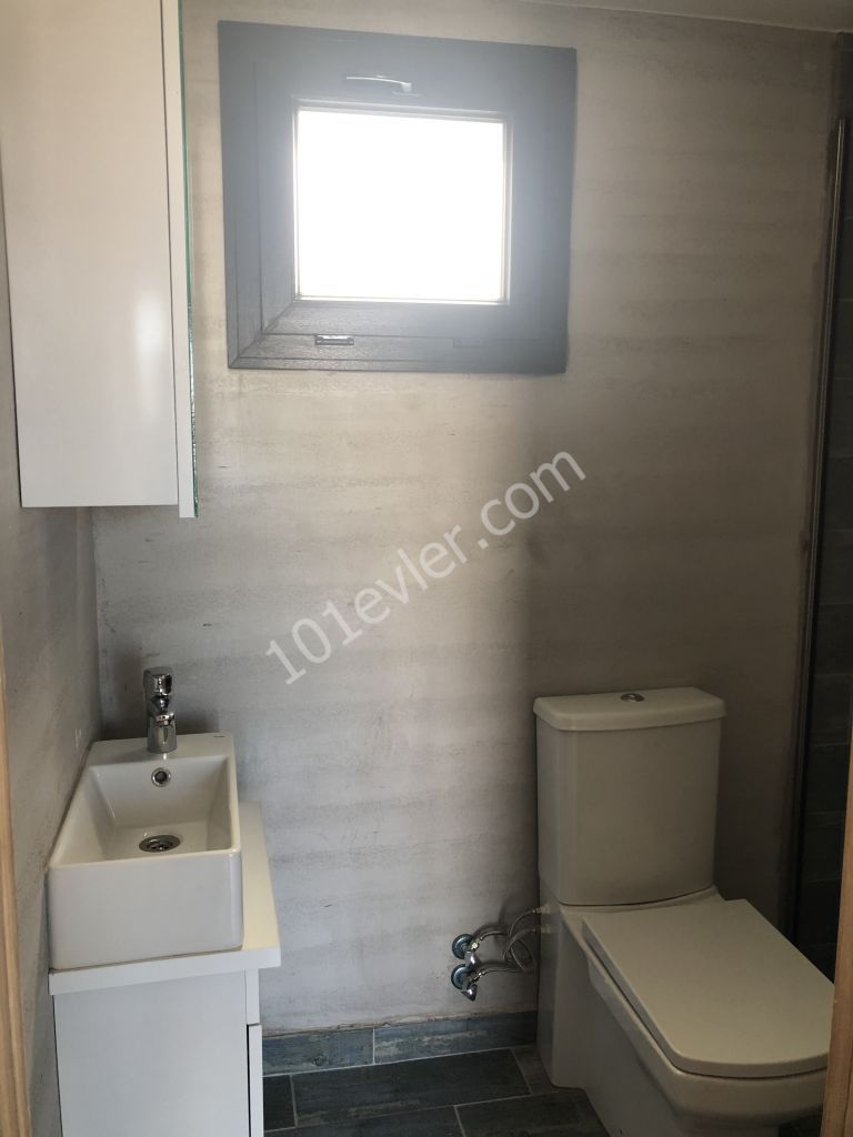 Alsancakta duraklara ve markete yürüyüş mesafesinde  1+1 sıfır eşyalı loft daire