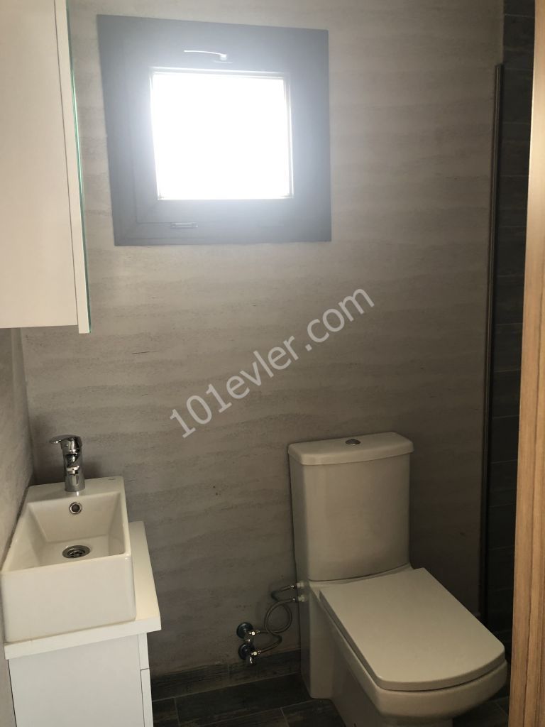 Alsancakta duraklara ve markete yürüyüş mesafesinde  1+1 sıfır eşyalı loft daire