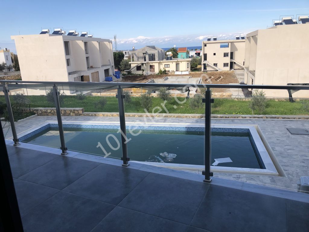 Alsancakta duraklara ve markete yürüyüş mesafesinde  1+1 sıfır eşyalı loft daire