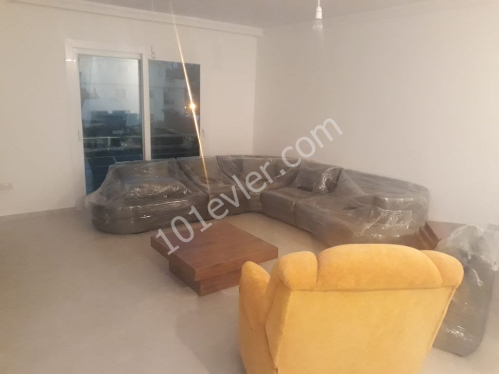 Girne merkezde sulu çember yakınında sıfır eşyalı 2+1 daire