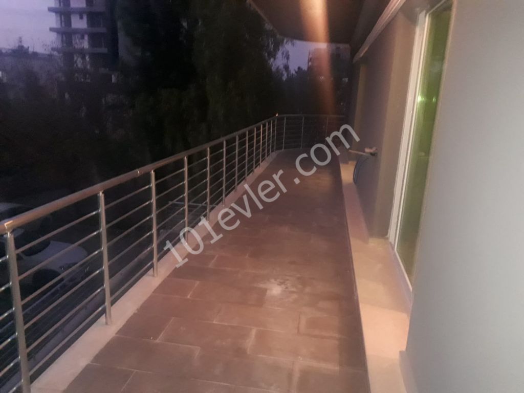 Girne merkezde sulu çember yakınında sıfır eşyalı 2+1 daire