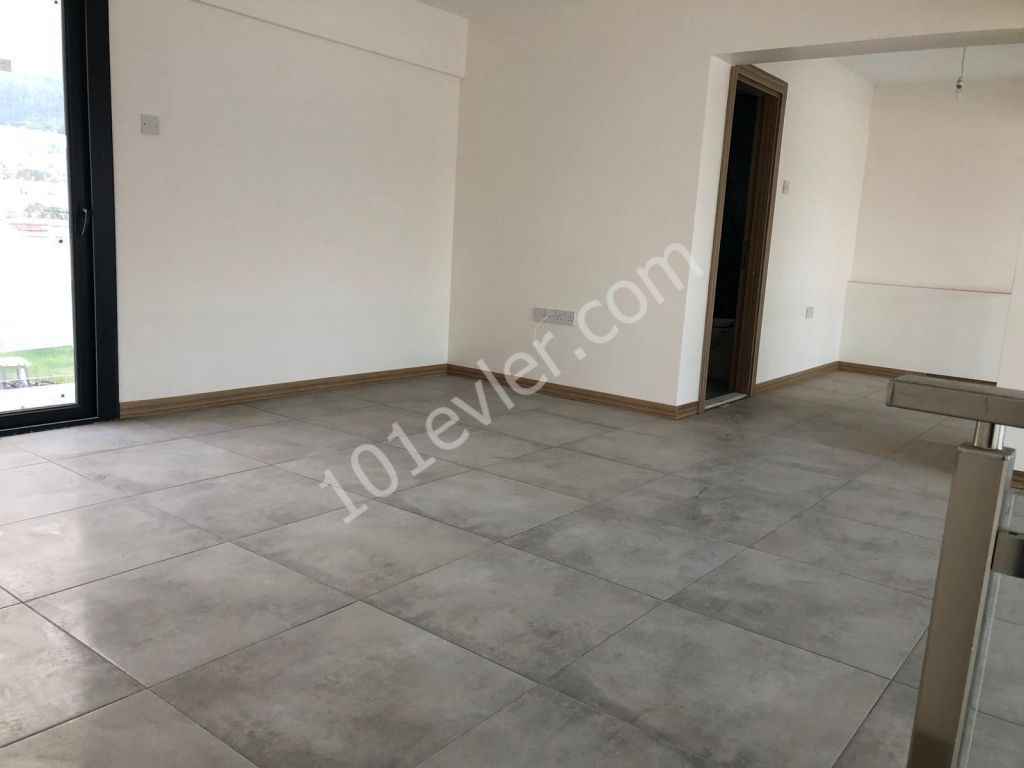 Flat To Rent in Alsancak, Kyrenia