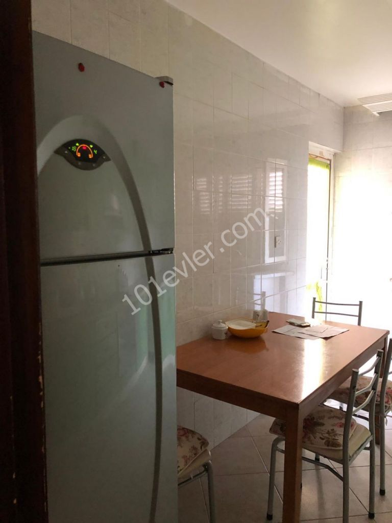 Girne merkezde eşyalı 3+1 kiralık daire