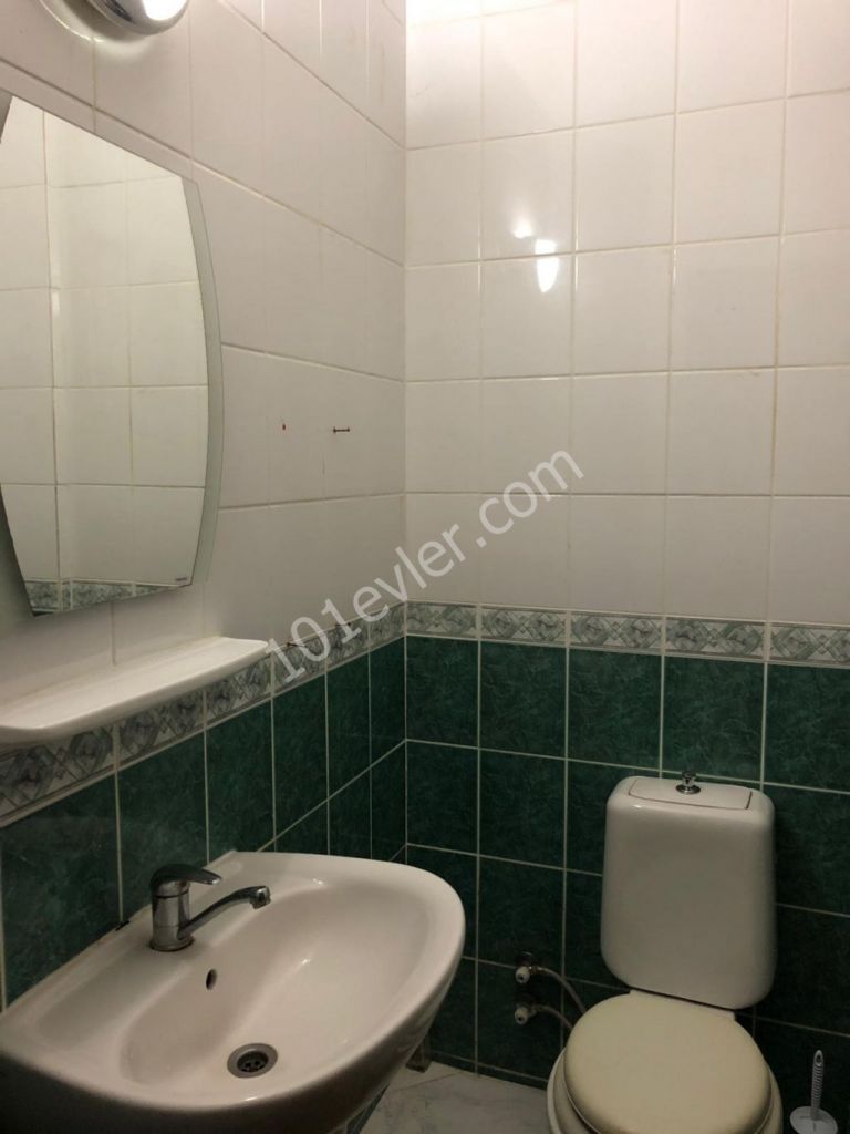 Girne merkezde eşyalı 3+1 kiralık daire