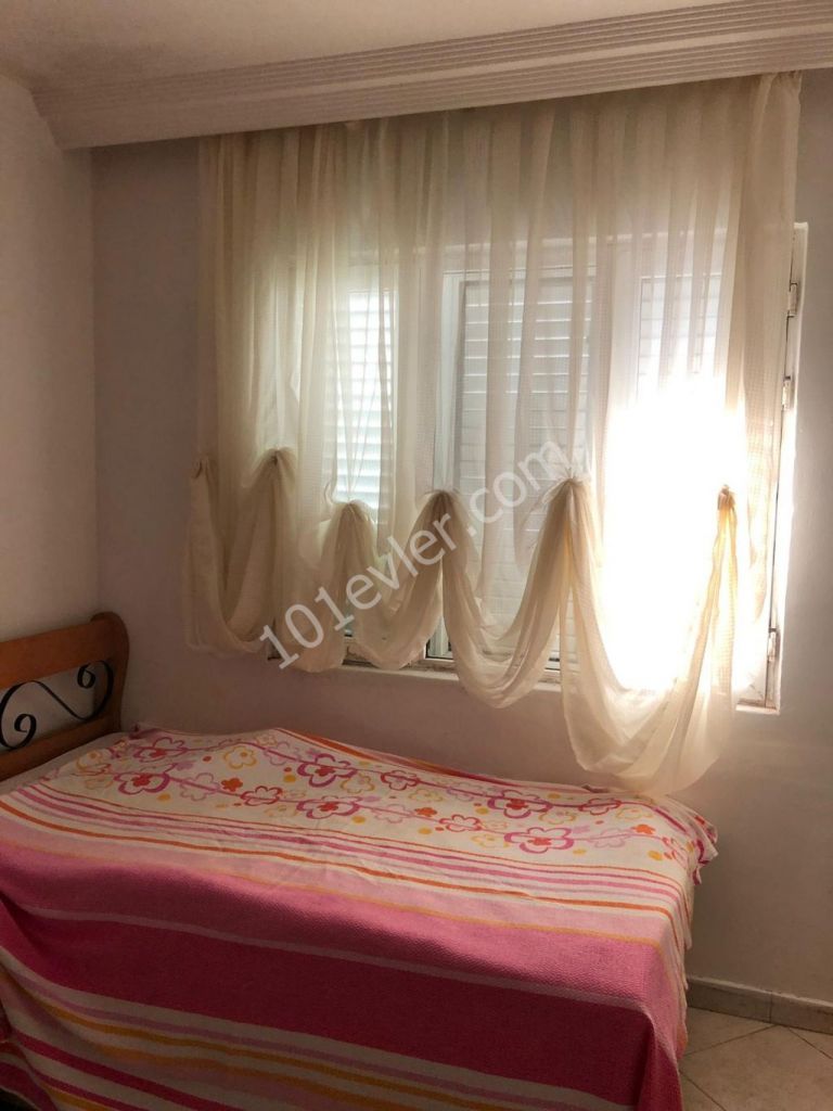 Girne merkezde eşyalı 3+1 kiralık daire