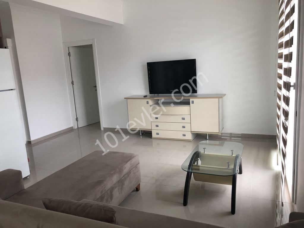 Girne merkezde Türk malı Piabella otel yanında 3+1 eşyalı kiralık daire 