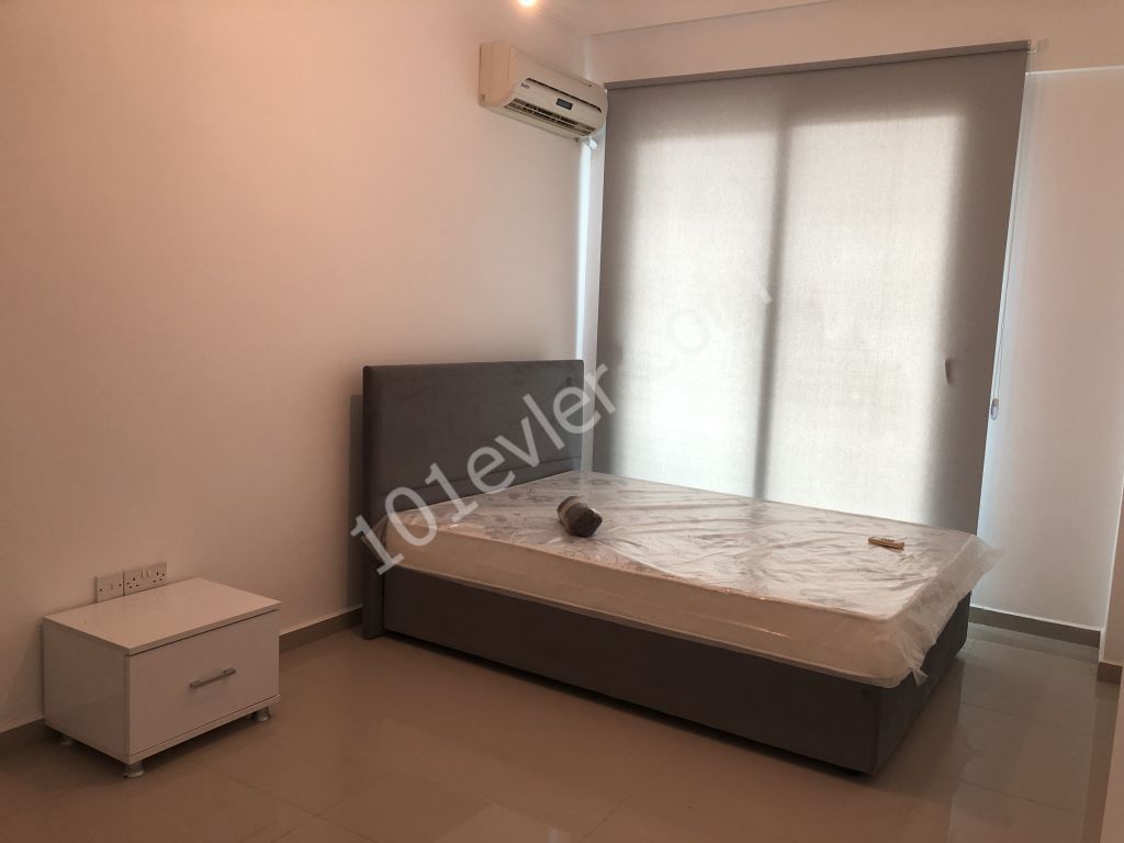 Girne merkezde Türk malı Piabella otel yanında 3+1 eşyalı kiralık daire 