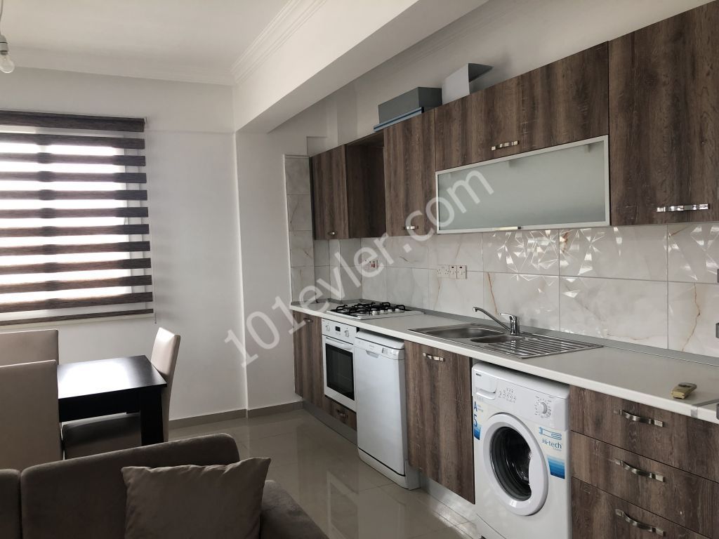 Girne merkezde Türk malı Piabella otel yanında 3+1 eşyalı kiralık daire 