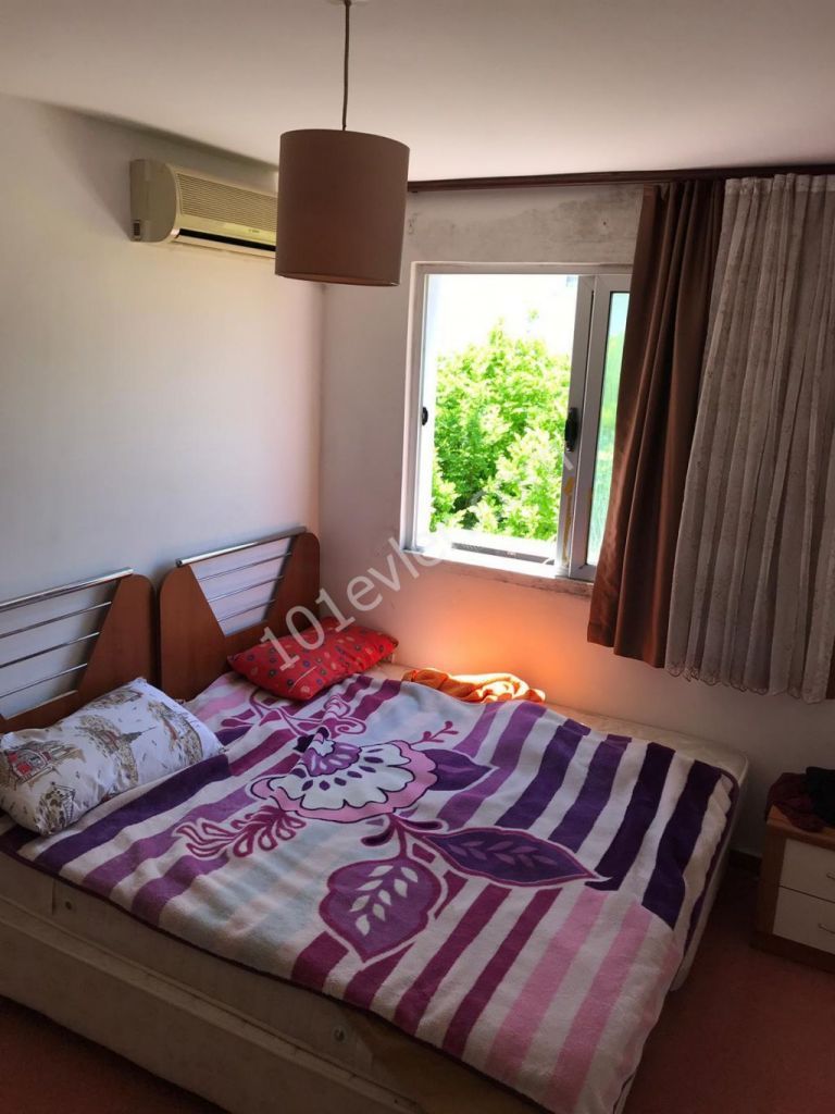 Girne merkezde ana cadde üzerinde 2+1 eşyalı daire