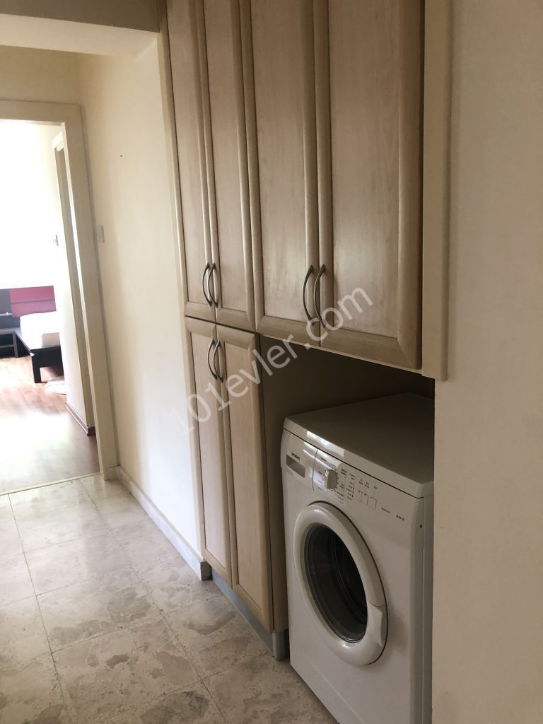 Girne merkezde ortak havuzlu lüks Sitede 3+1 eşyalı kiralık daire 