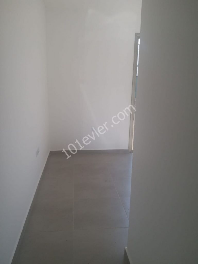 Çatalköyde Tempo market arkası 2+1 eşyasız bahçeli kiralık sıfır daire