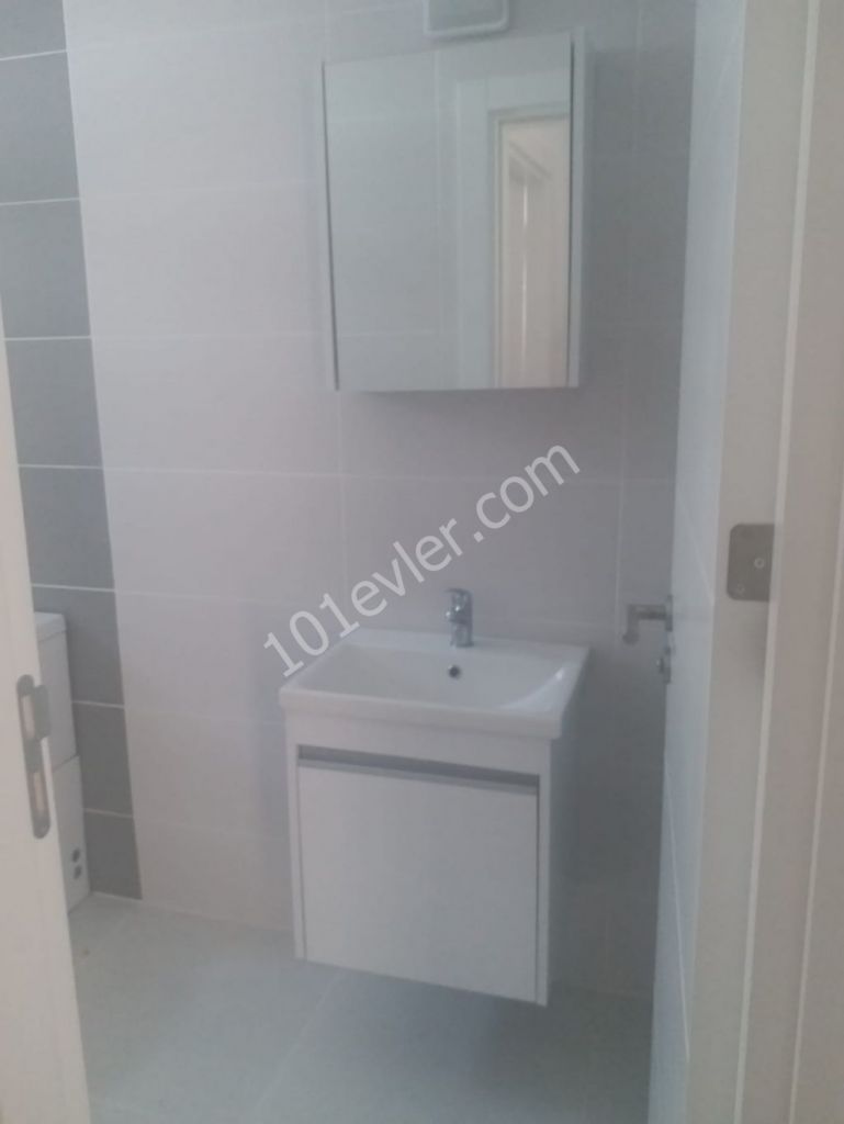 Çatalköyde Tempo market arkası 2+1 eşyasız bahçeli kiralık sıfır daire