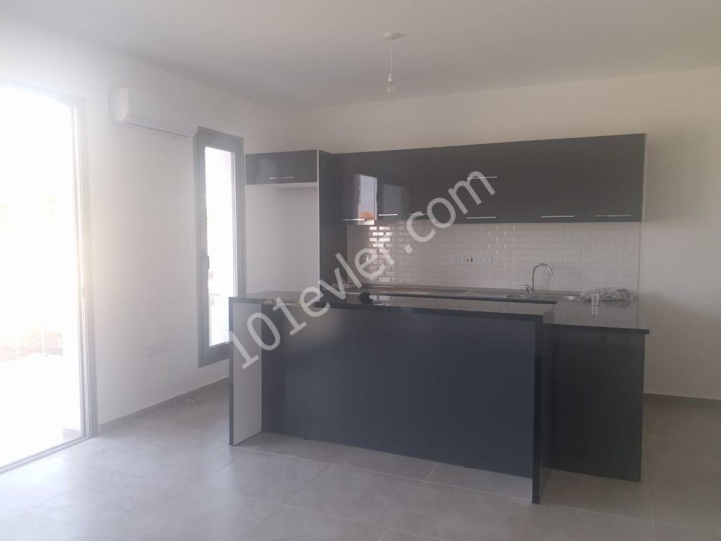 Çatalköyde Tempo market arkası 2+1 eşyasız bahçeli kiralık sıfır daire