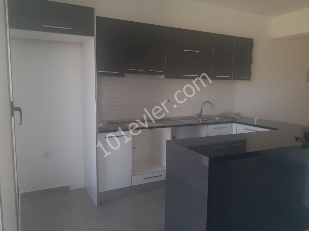 Çatalköyde Tempo market arkası 2+1 eşyasız bahçeli kiralık sıfır daire