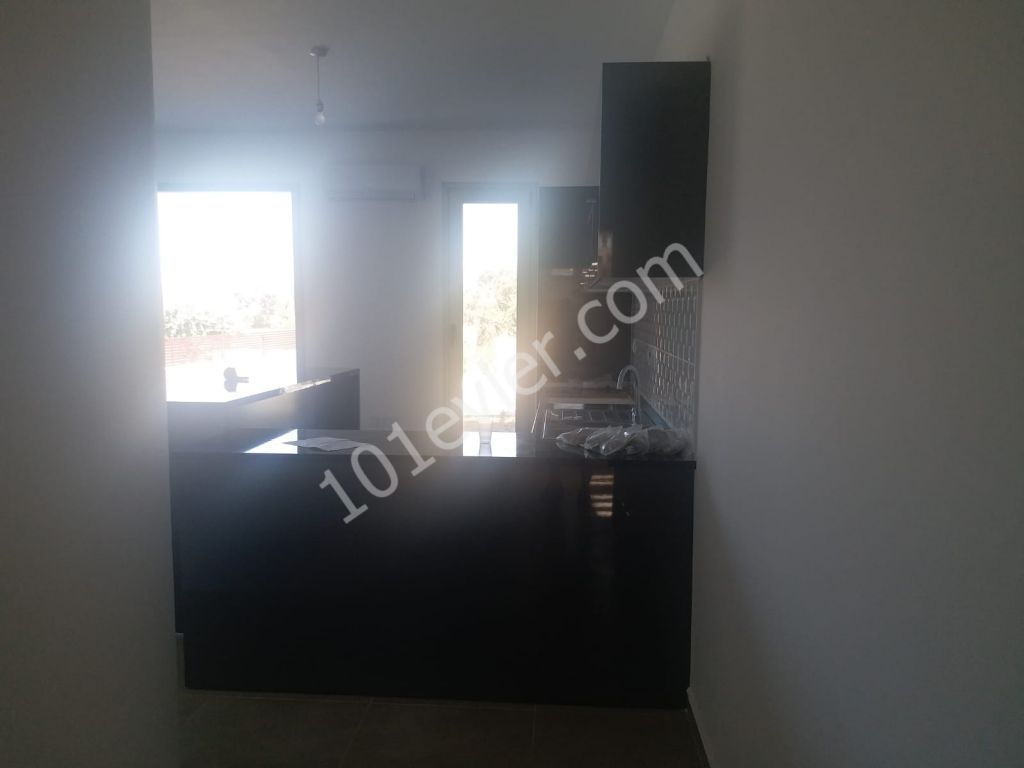 Çatalköyde Tempo market arkası 2+1 eşyasız bahçeli kiralık sıfır daire