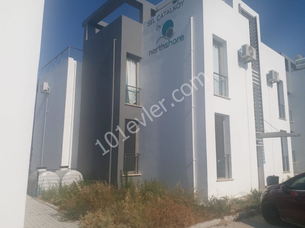 Çatalköyde Tempo market arkası 2+1 eşyasız bahçeli kiralık sıfır daire