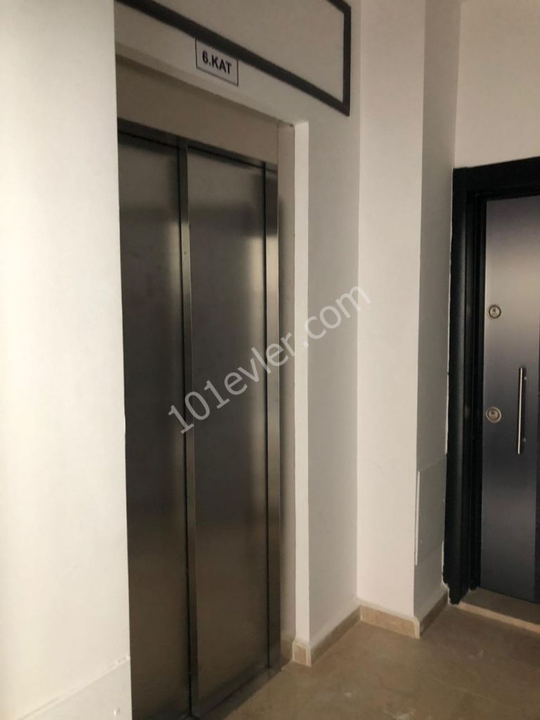 Girne merkezde Pia bella otel yanında 3 + 1 eşyasız kiralık daire