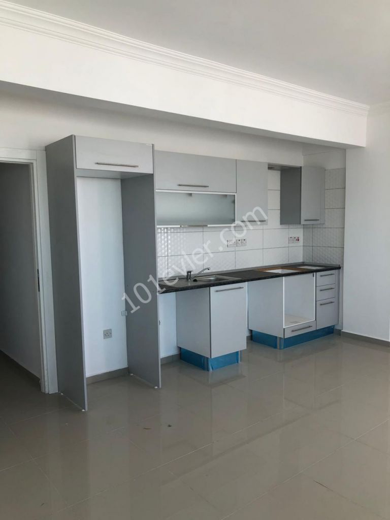 Girne merkezde Pia bella otel yanında 3 + 1 eşyasız kiralık daire