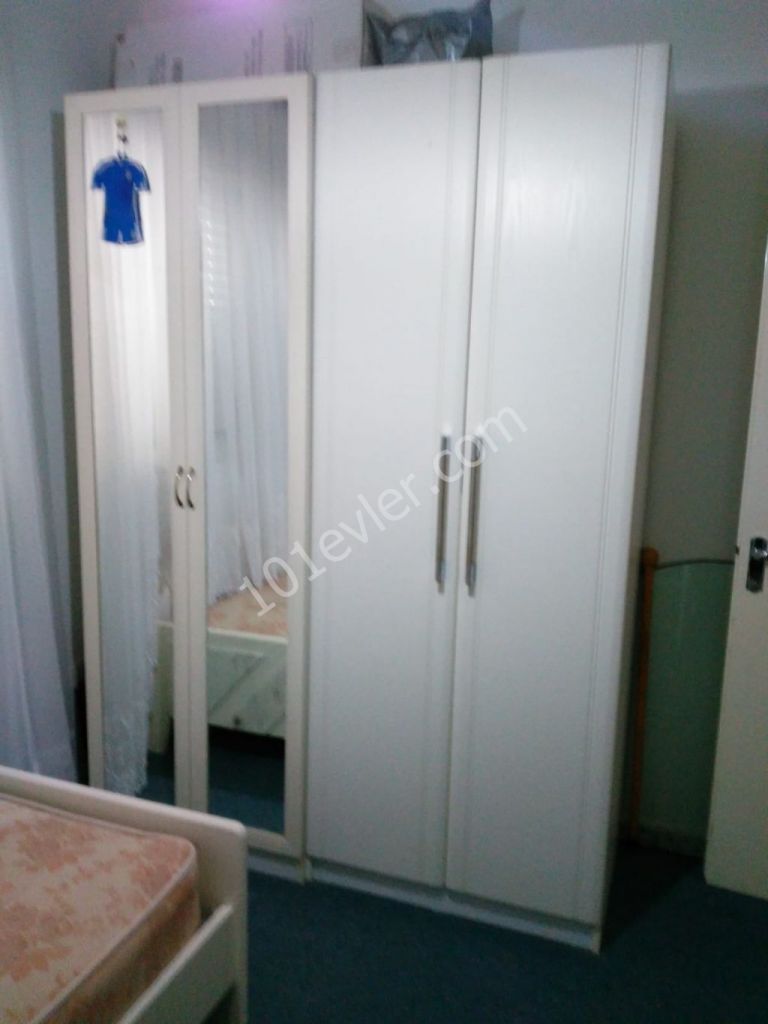 Girne merkezde devlet hastanesi yakınında eşyalı 3+1 kiralık daire