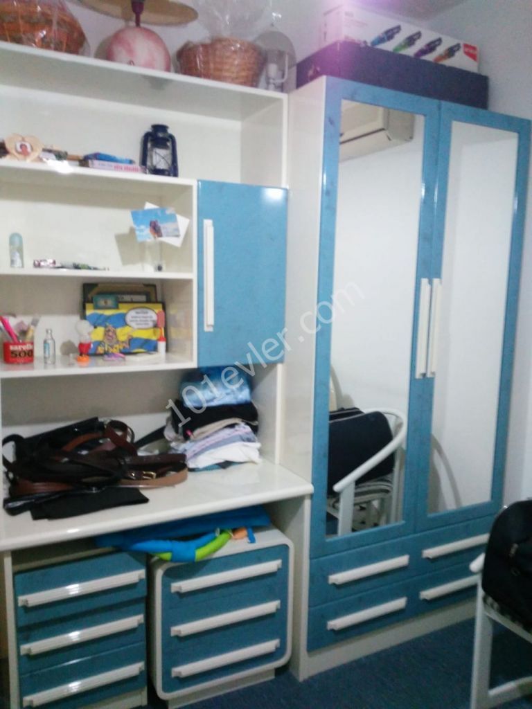 Girne merkezde devlet hastanesi yakınında eşyalı 3+1 kiralık daire