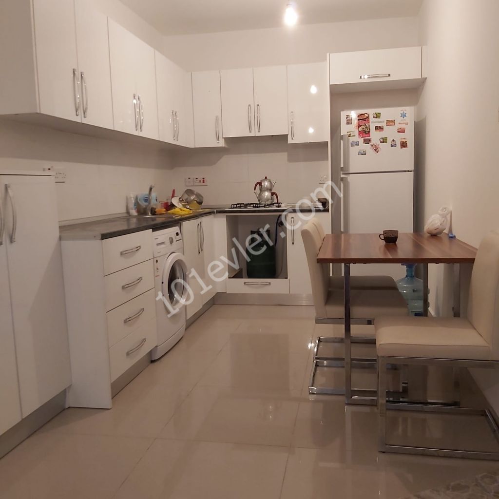 Girne merkezde barış parkı yakınında eşyalı 2+1 daire