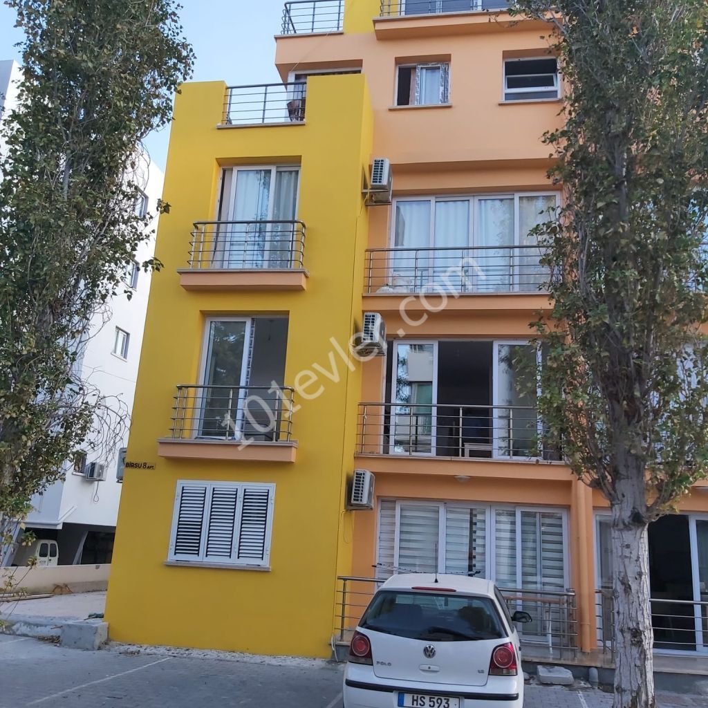 Girne merkezde barış parkı yakınında eşyalı 2+1 daire