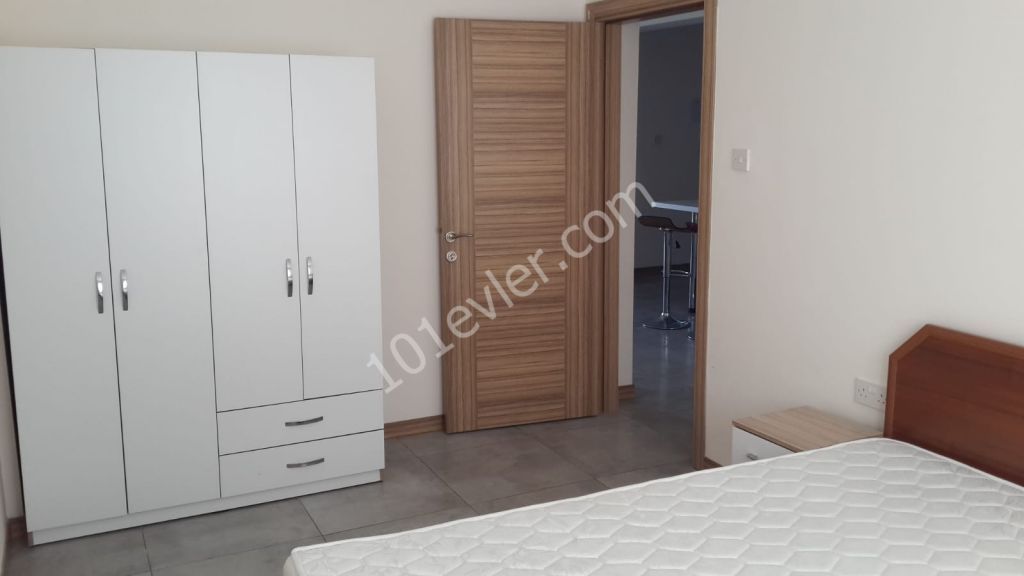 Alsancakta dolmuş ve markete yürüyüş mesafesi nde ortak havuzlu sitede 2 + 1 eşyalı kiralık bahçe katı daire