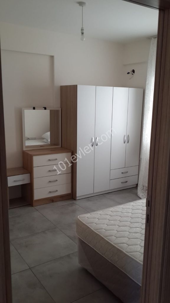 Alsancakta dolmuş ve markete yürüyüş mesafesi nde ortak havuzlu sitede 2 + 1 eşyalı kiralık bahçe katı daire