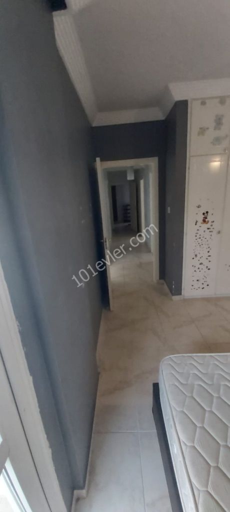 Girne merkezde dolmuş ve markete yürüyüş mesafesi nde 3 + 1 eşyalı daire (öğrenci aile farketmez)