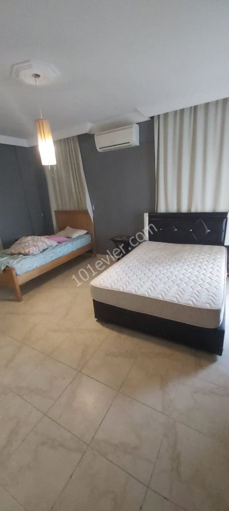 Girne merkezde dolmuş ve markete yürüyüş mesafesi nde 3 + 1 eşyalı daire (öğrenci aile farketmez)