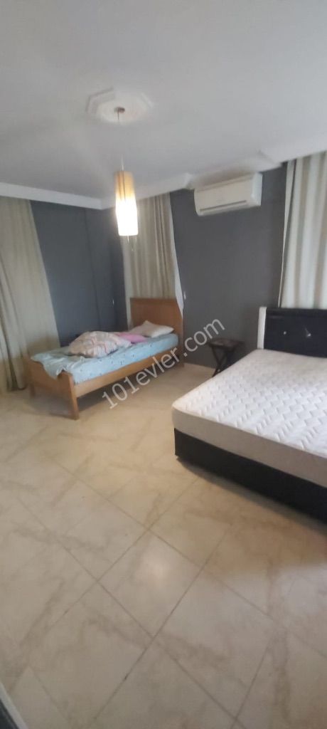 Girne merkezde dolmuş ve markete yürüyüş mesafesi nde 3 + 1 eşyalı daire (öğrenci aile farketmez)