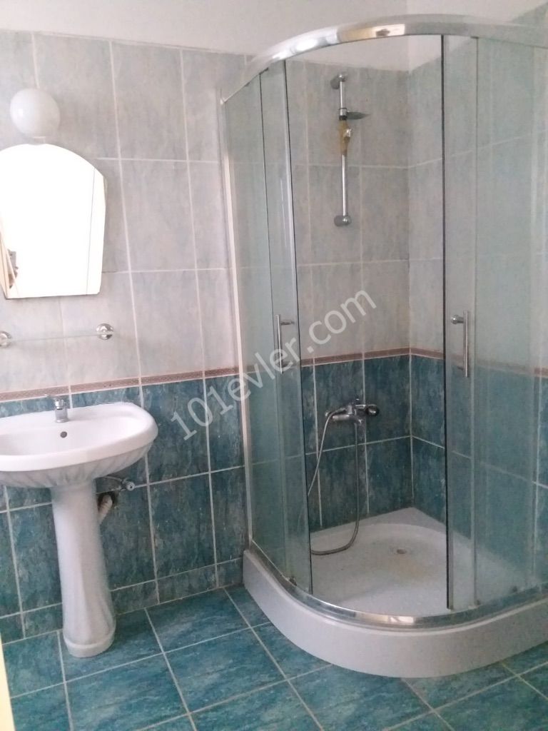 Girne merkezde Oscar hotel yakınında 3+1 eşyalı kiralık daire