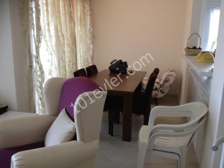 Girne merkezde 3+1 eşyalı kiralık daire