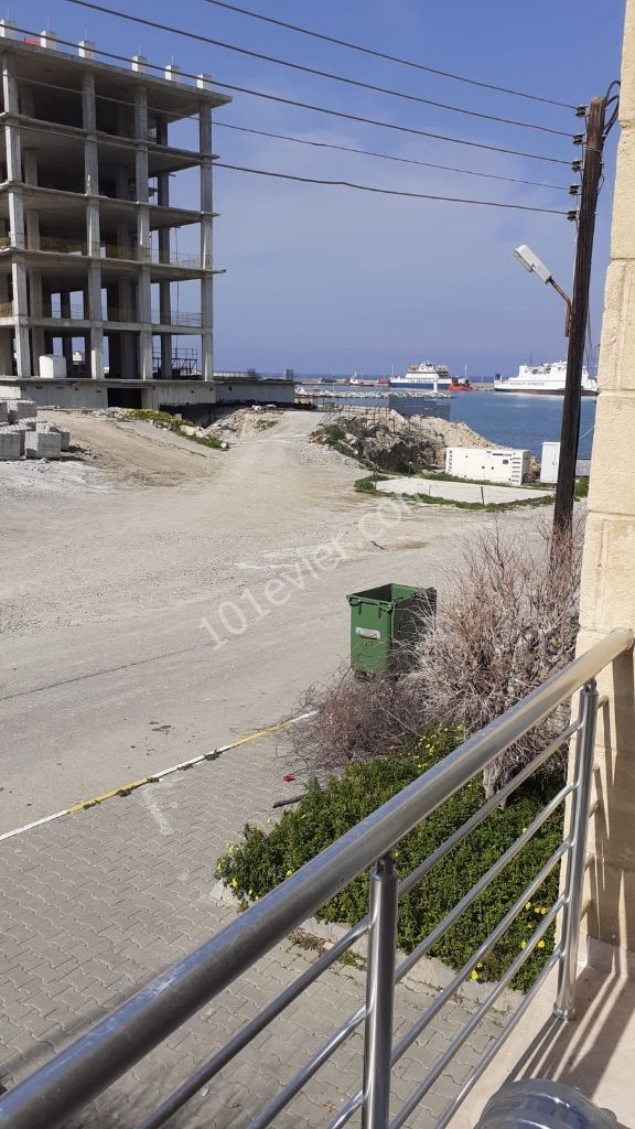 Girne yeni liman yakınında deniz  manzaralı  KDV si ödenmiş Krediye uygun 3+1 Türk malı satılık daire