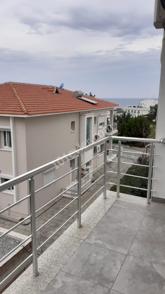 Girne merkezde çarşı ve limana yürüyüş mesafesinde 3+1 satılık daire 