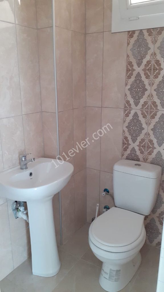 Karaoğlanoğlu S bölgesinde havuzlu site içerisinde şömineli teras kullanımı daireye ait eşyasız 2+1 kiralık daire